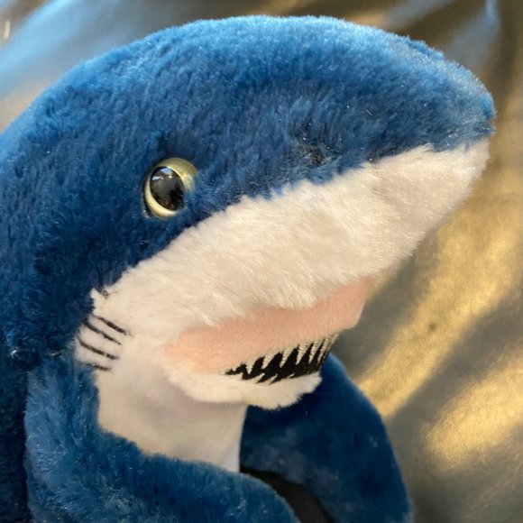 THE PETTING ZOO Blue Shark PLUSH Toy 2018 Collectible - Picture 2 of 9